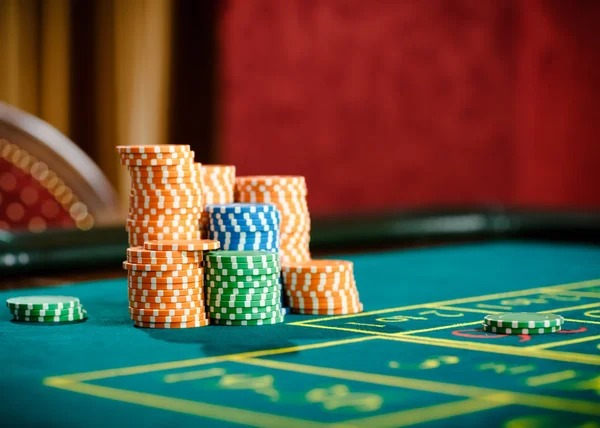 Spadegaming live blackjack table with professional croupier and multi-camera setup on one-hundred-seventy-two